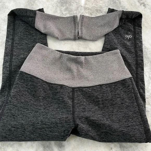 ALO Yoga Women’s Gray Leggings - Picture 2 of 3